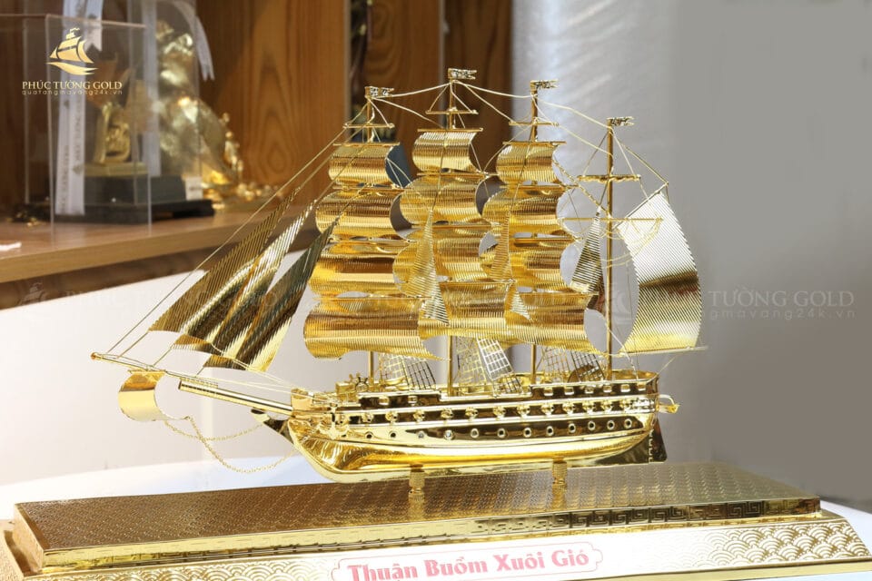 Mô hình thuyền buồm mạ vàng 24k - M2 3