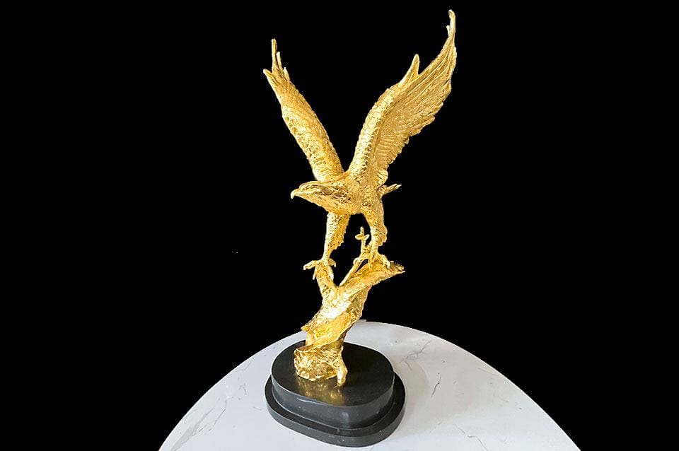 Mô hình tượng đại bàng tung cánh dát vàng 24k