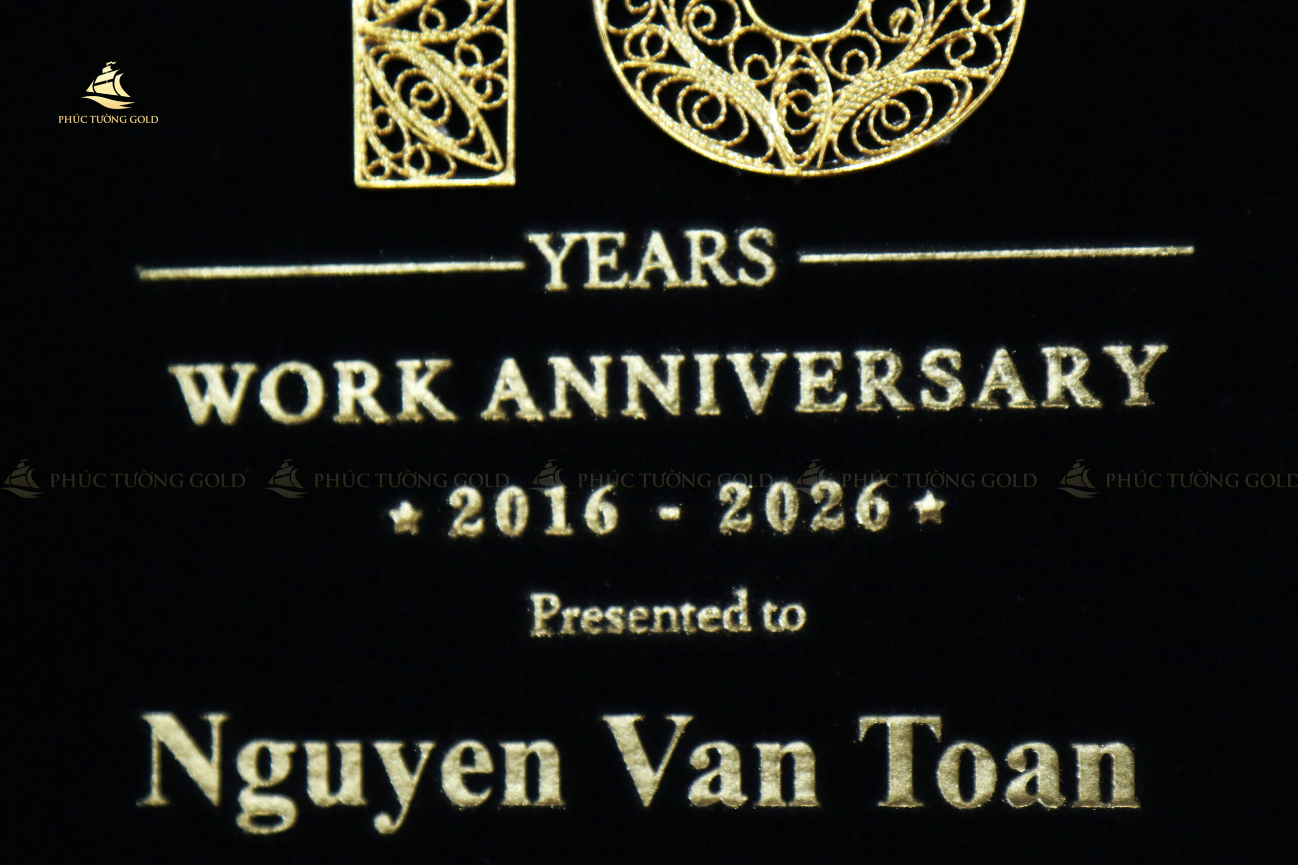 qua tang ky niem 10 nam lam viẹc kijus 5